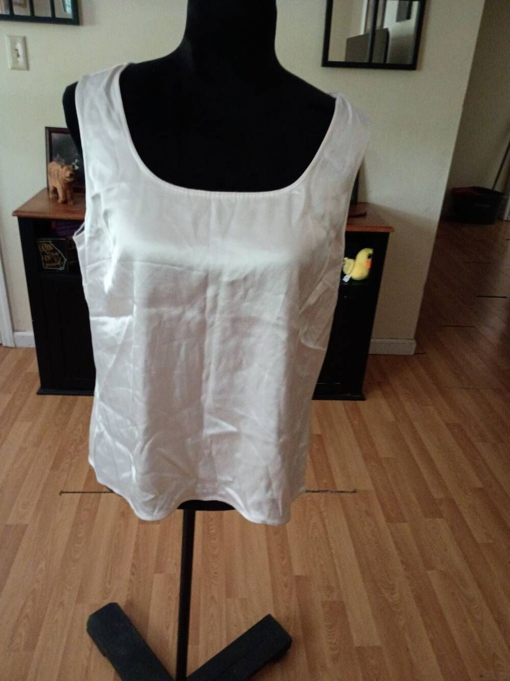 St. John Caviar Ivory Liquid Satin Tank Top Size L Large Triacetate Crepe Shell
